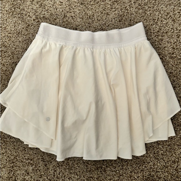 Lululemon white golf/tennis skirt size 8. - Picture 3 of 4